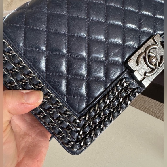 Gorgeous Authentic Chanel Boy Bag Medium Glazed Calfskin Navy Blue Chain Purse - Picture 16 of 17